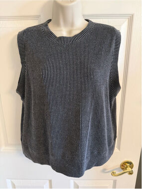 Tres Bien ribbed tank knit vest vertical striped pattern size L Charcoal